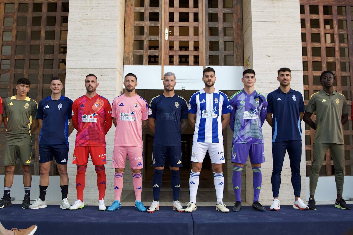 Presentación de las equipaciones: Así lucirá en los partidos y en los entrenamientos el Recreativo 2024/25