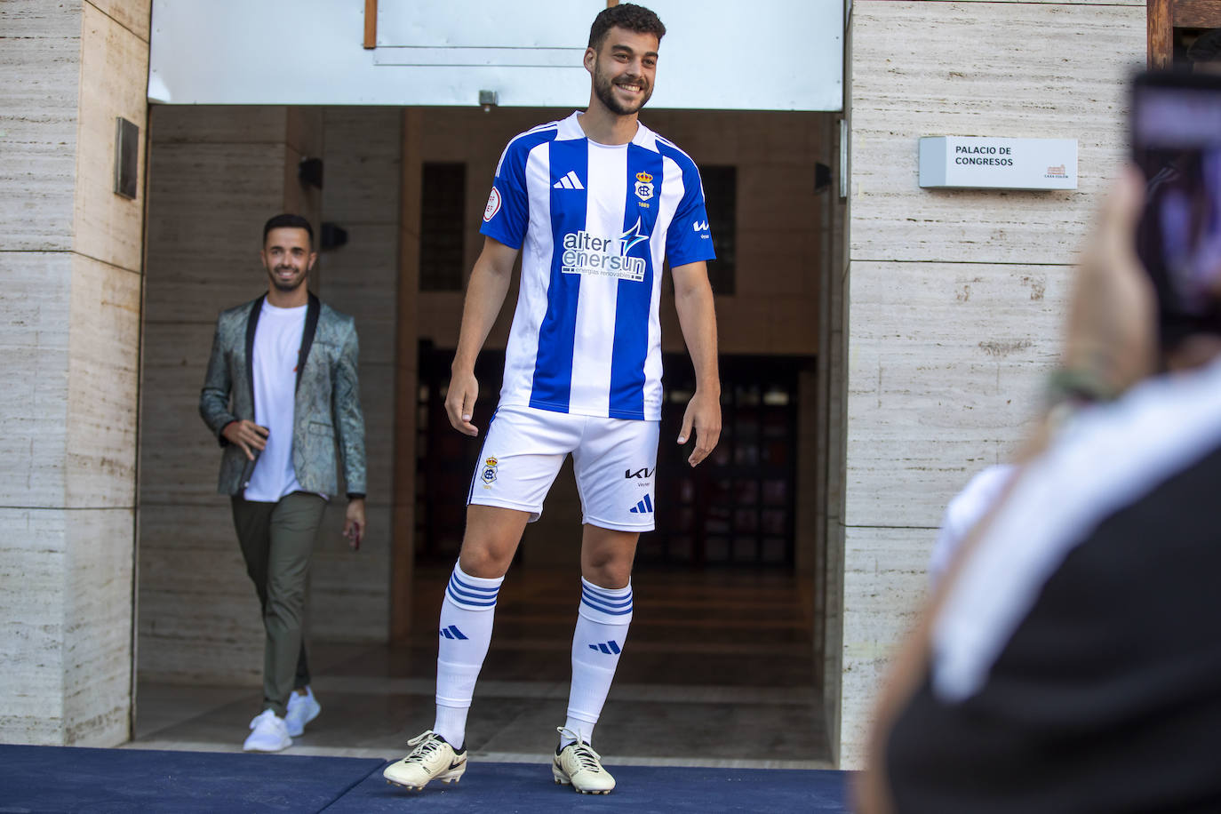 Presentación de las equipaciones: Así lucirá en los partidos y en los entrenamientos el Recreativo 2024/25