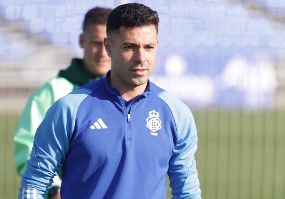 Álvaro Bustos durante un entrenamiento en el Nuevo Colombino la pasada campaña