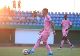El Recreativo rompe su pleno de victorias en un intercambio de golpes con el Villanovense (2-2)