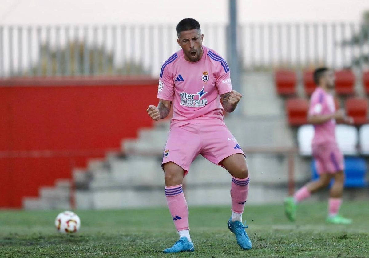 Antonio Domínguez durante el amistoso que disputó el Recreativo en Cartaya ante el Xerez DFC