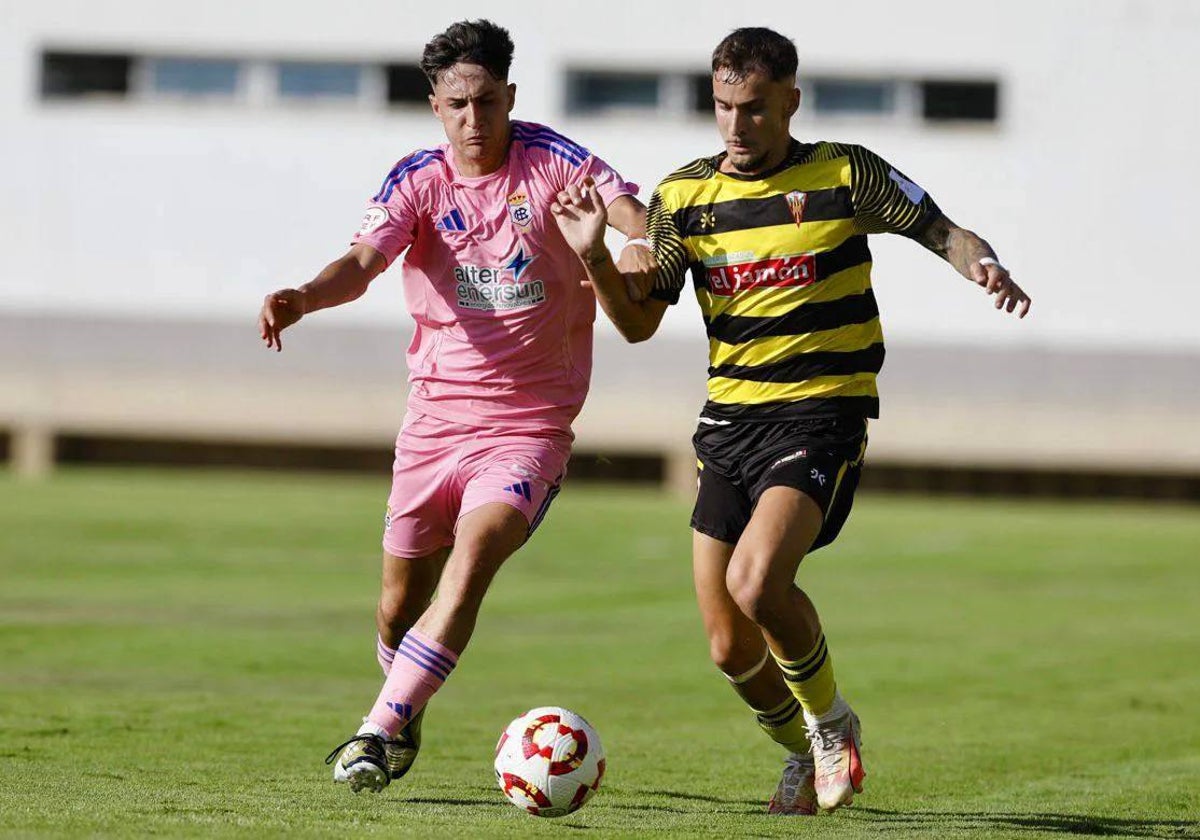 Un instante del San Roque de Lepe-Recreativo de Huelva del Trofeo de la Bella