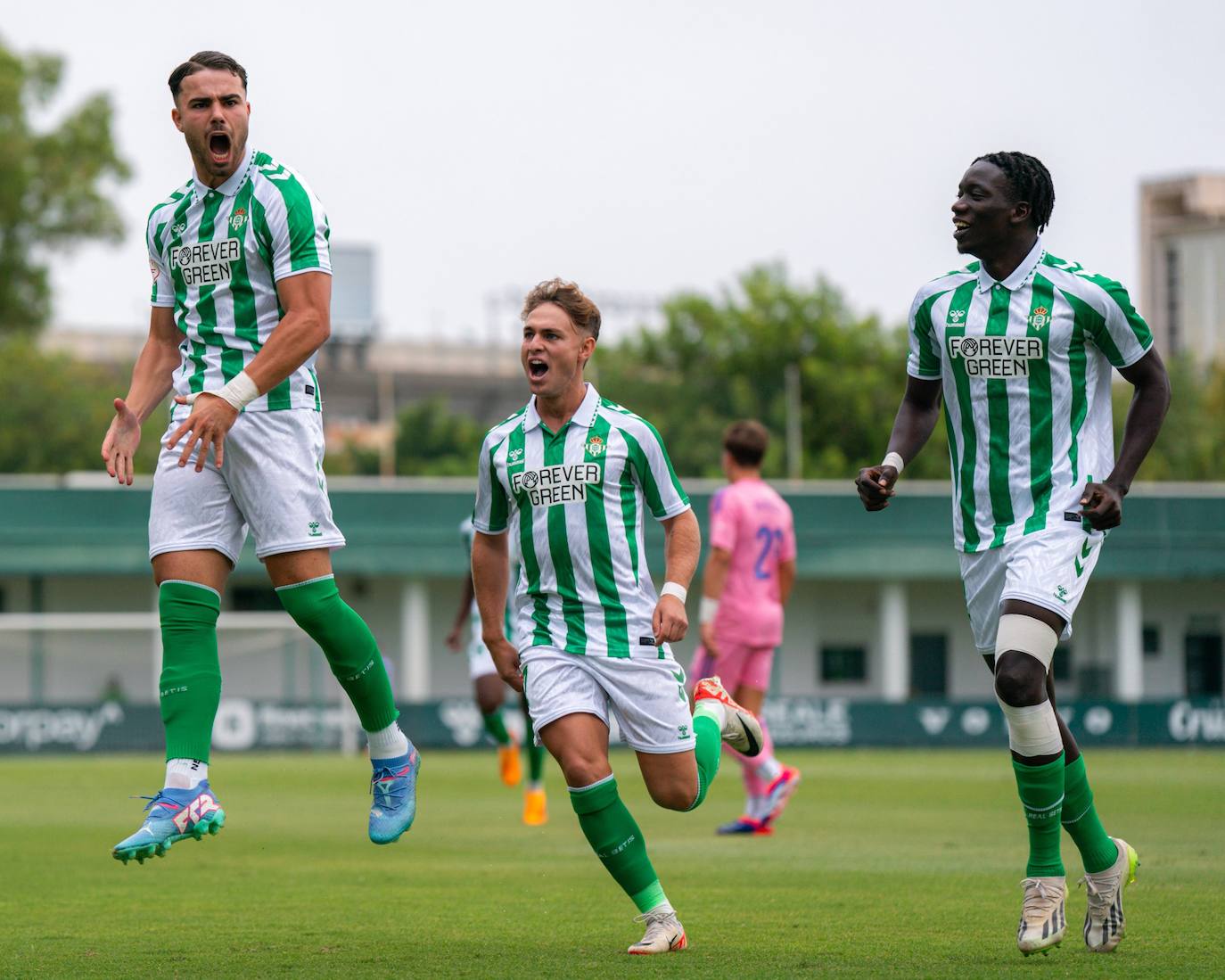 Todas las imágenes que ha generado la visita del Recreativo al filial del Betis