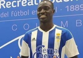 Y el 'peculiar' Mbaye encontró equipo tras más de un año en el paro