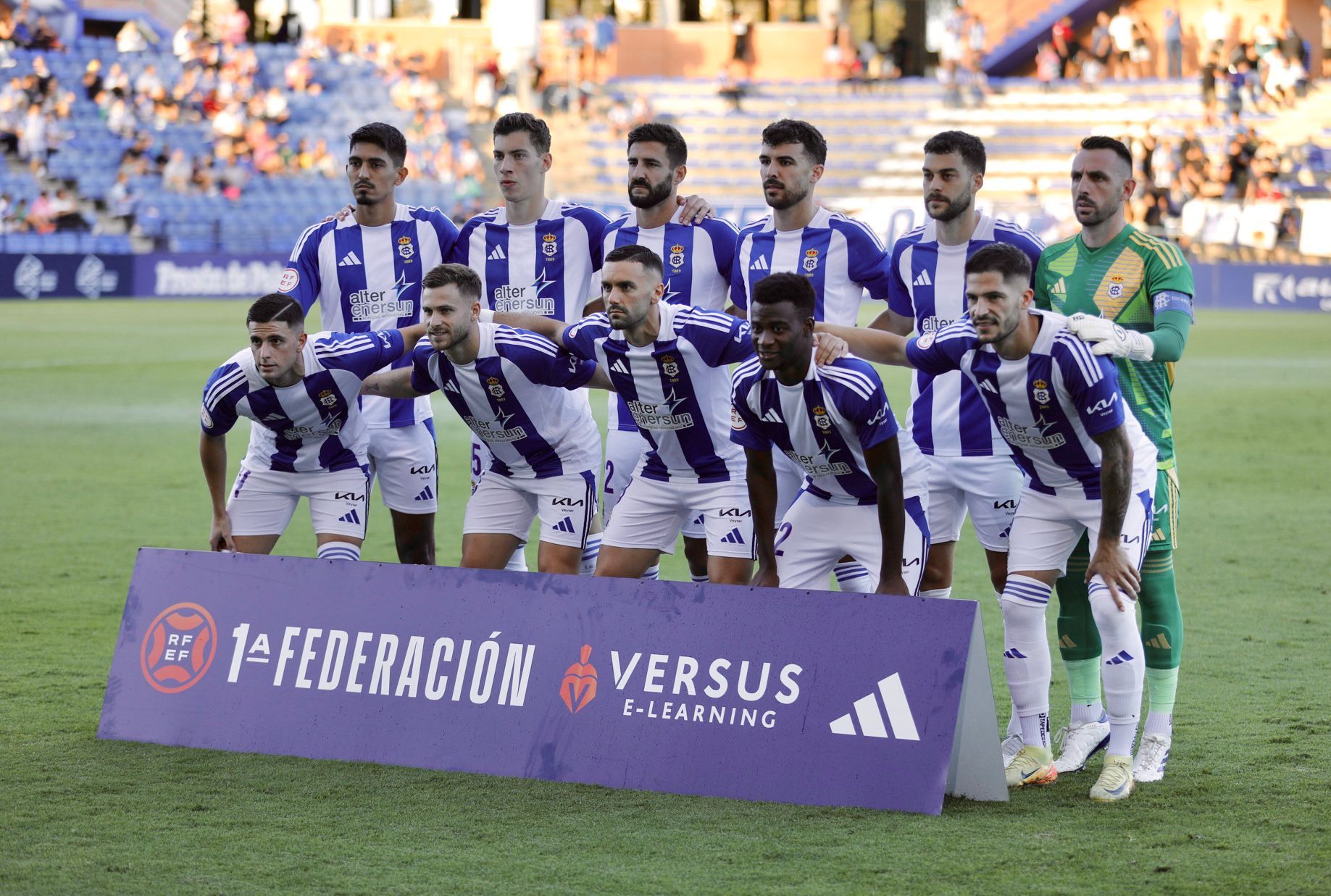 Las imágenes, con enfado de la grada incluido, del Recreativo-Fuenlabrada