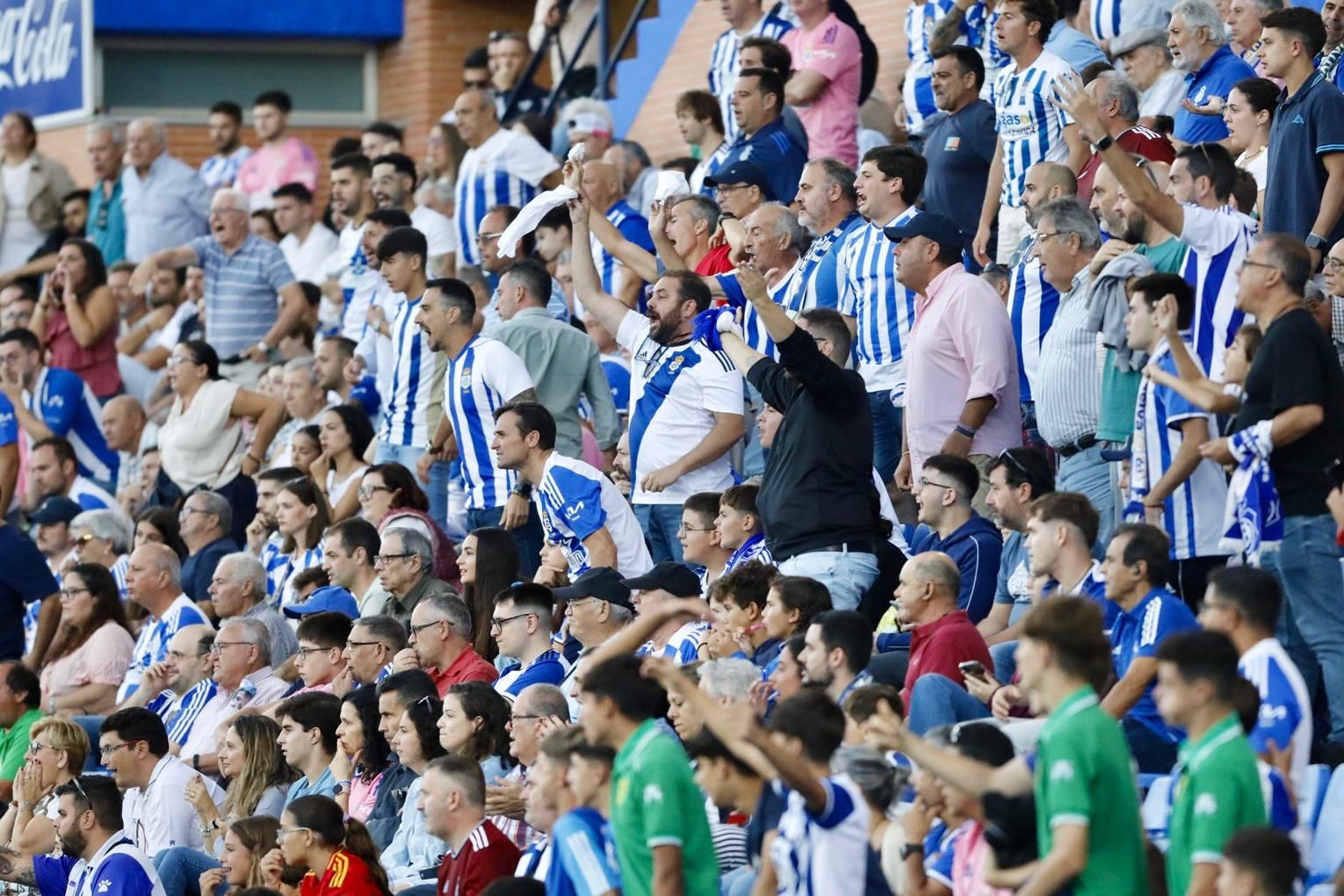 Las imágenes, con enfado de la grada incluido, del Recreativo-Fuenlabrada