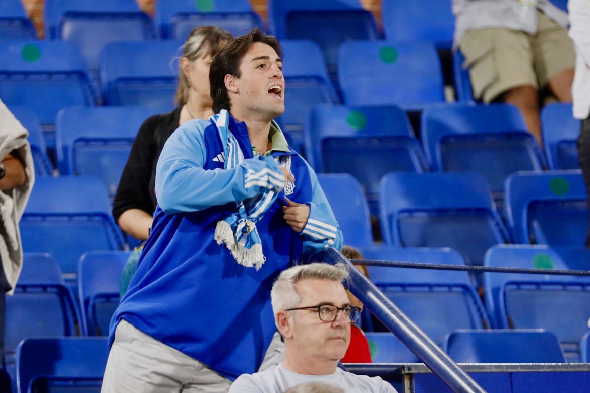 Las imágenes, con enfado de la grada incluido, del Recreativo-Fuenlabrada