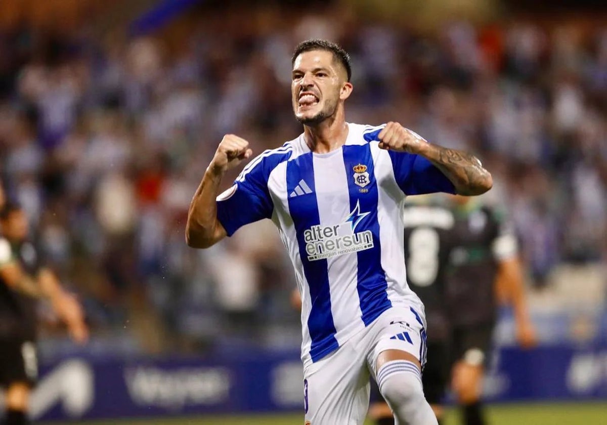 Caye Quintana celebrando el gol que le hizo esta temporada al Alcoyano en el Nuevo Colombino