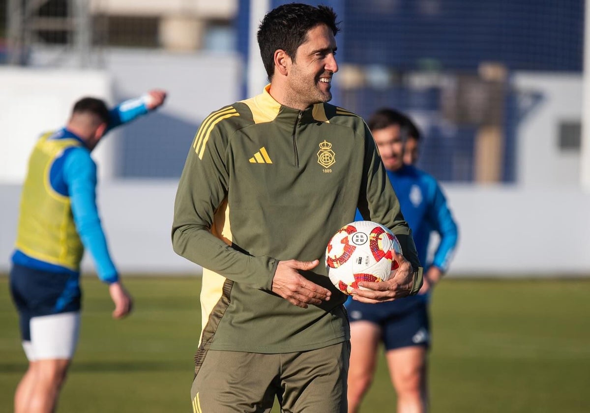 Iñigo Vélez, en un entrenamiento del Decano