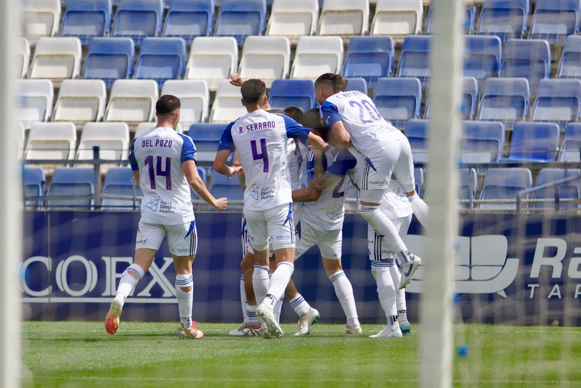 Las mejores imágenes de la victoria del Recreativo ante el Yeclano