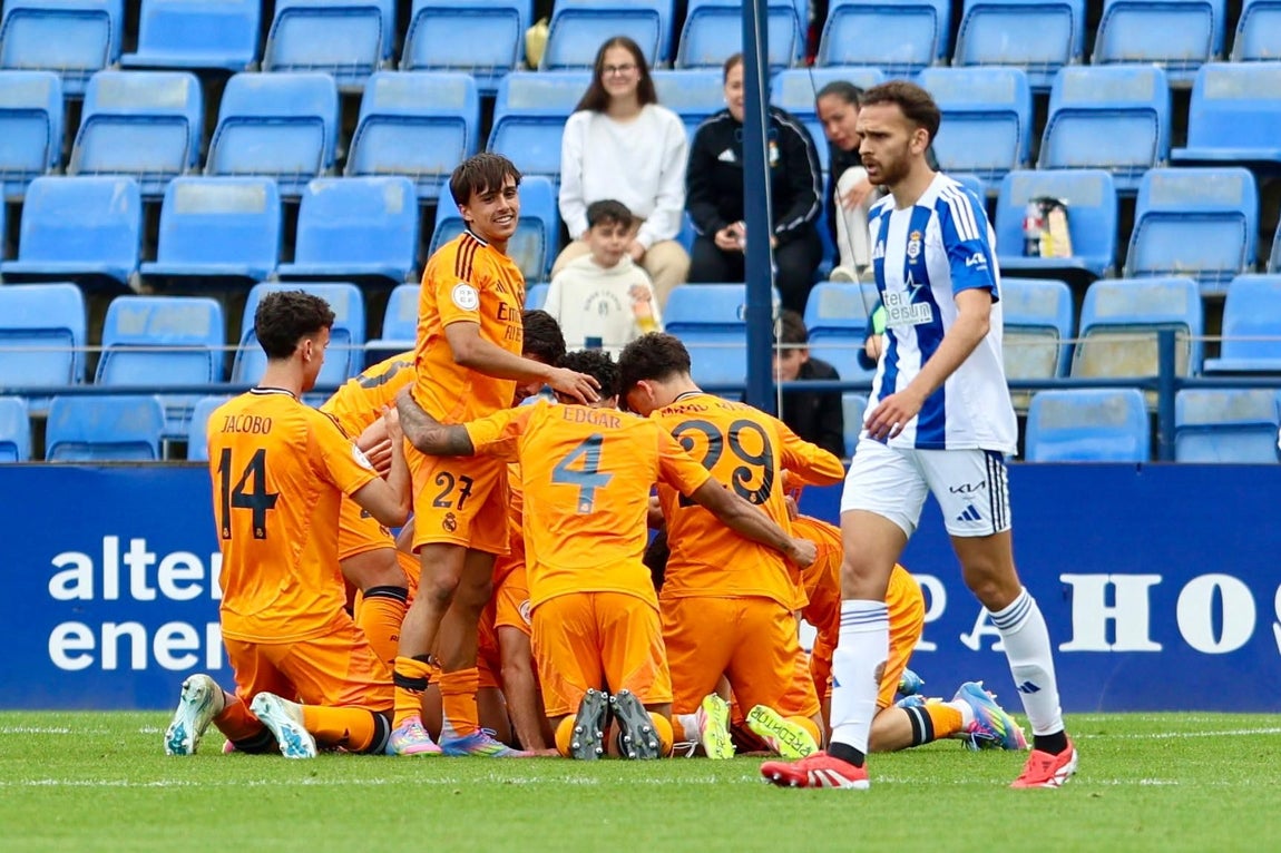 Recreativo - Castilla, en imágenes: La afición acabó muy cabreada