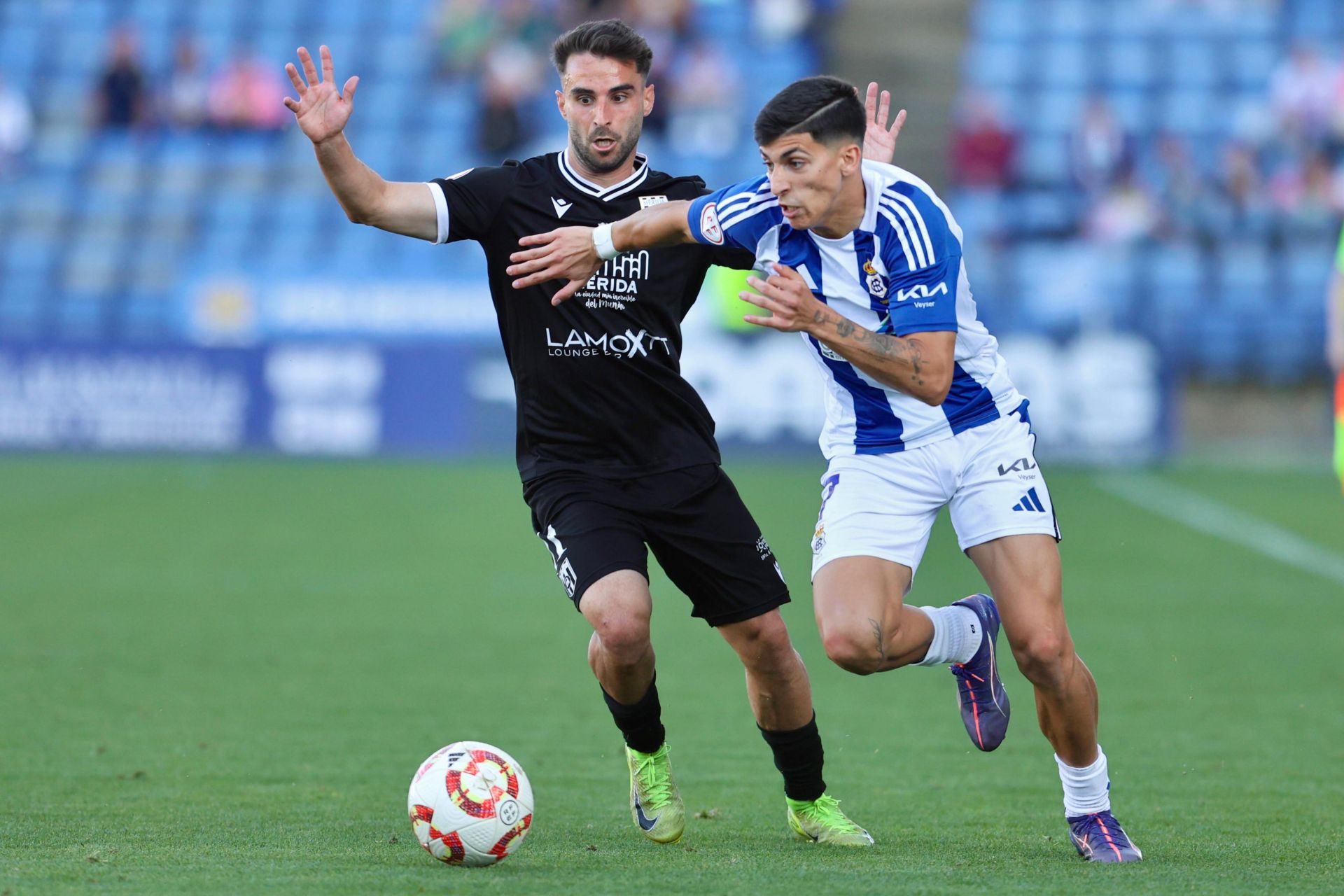 El descenso del Recreativo de Huelva tras perder con el Mérida, en imágenes