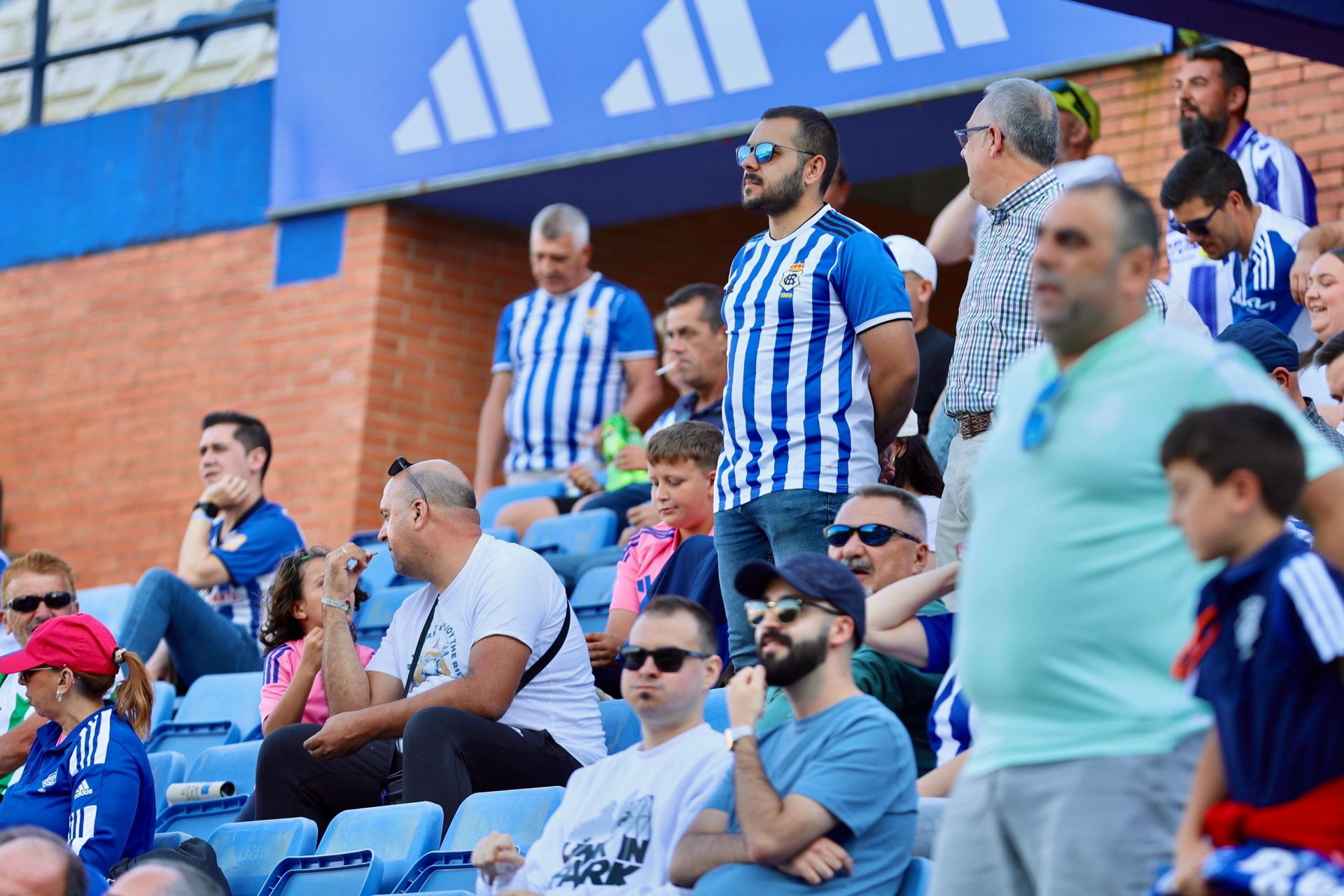 El descenso del Recreativo de Huelva tras perder con el Mérida, en imágenes