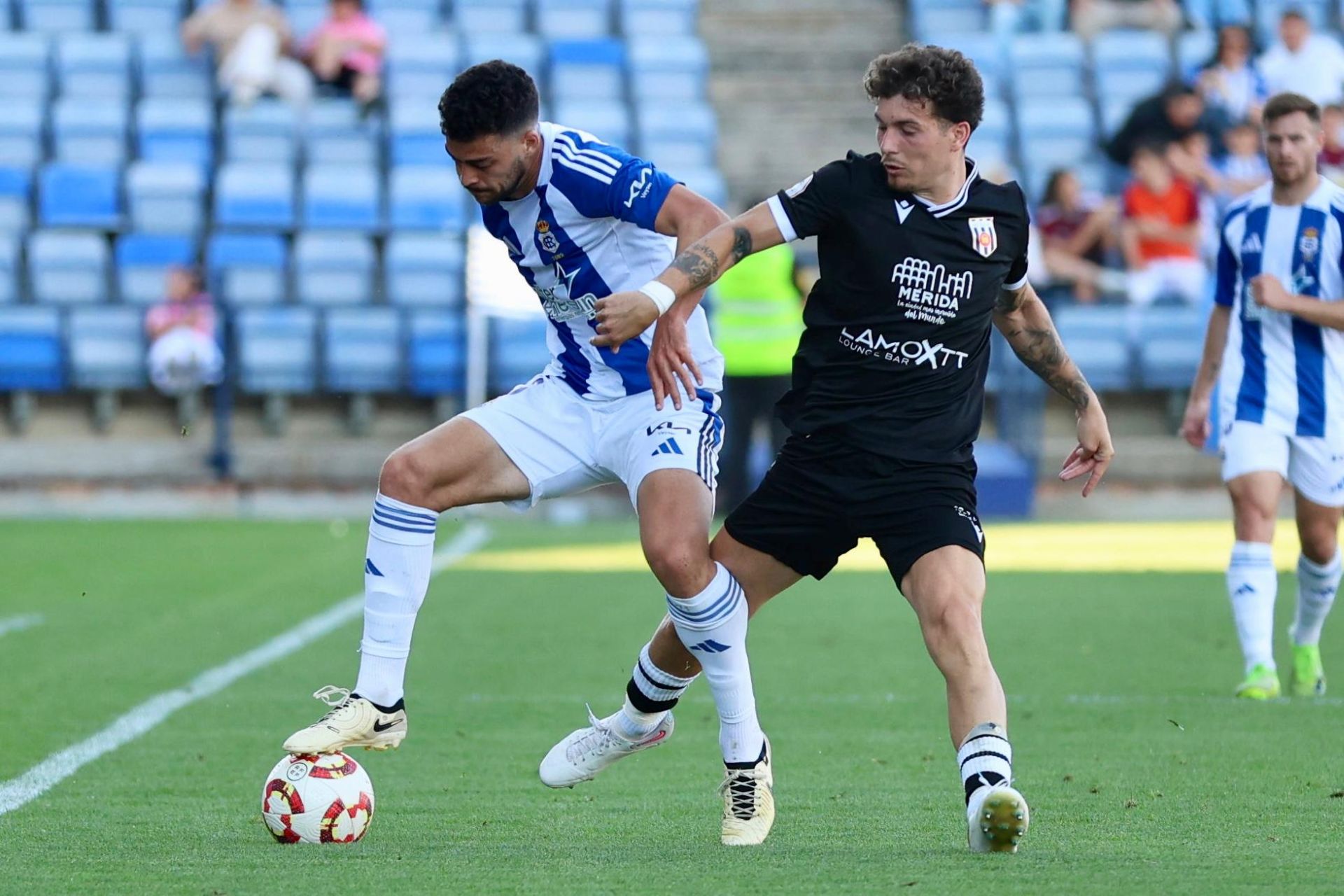 El descenso del Recreativo de Huelva tras perder con el Mérida, en imágenes