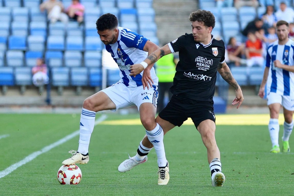 El descenso del Recreativo de Huelva tras perder con el Mérida, en imágenes