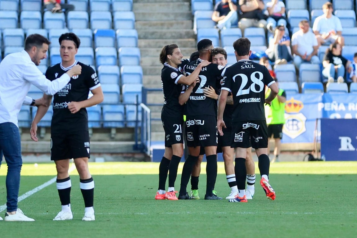 El descenso del Recreativo de Huelva tras perder con el Mérida, en imágenes