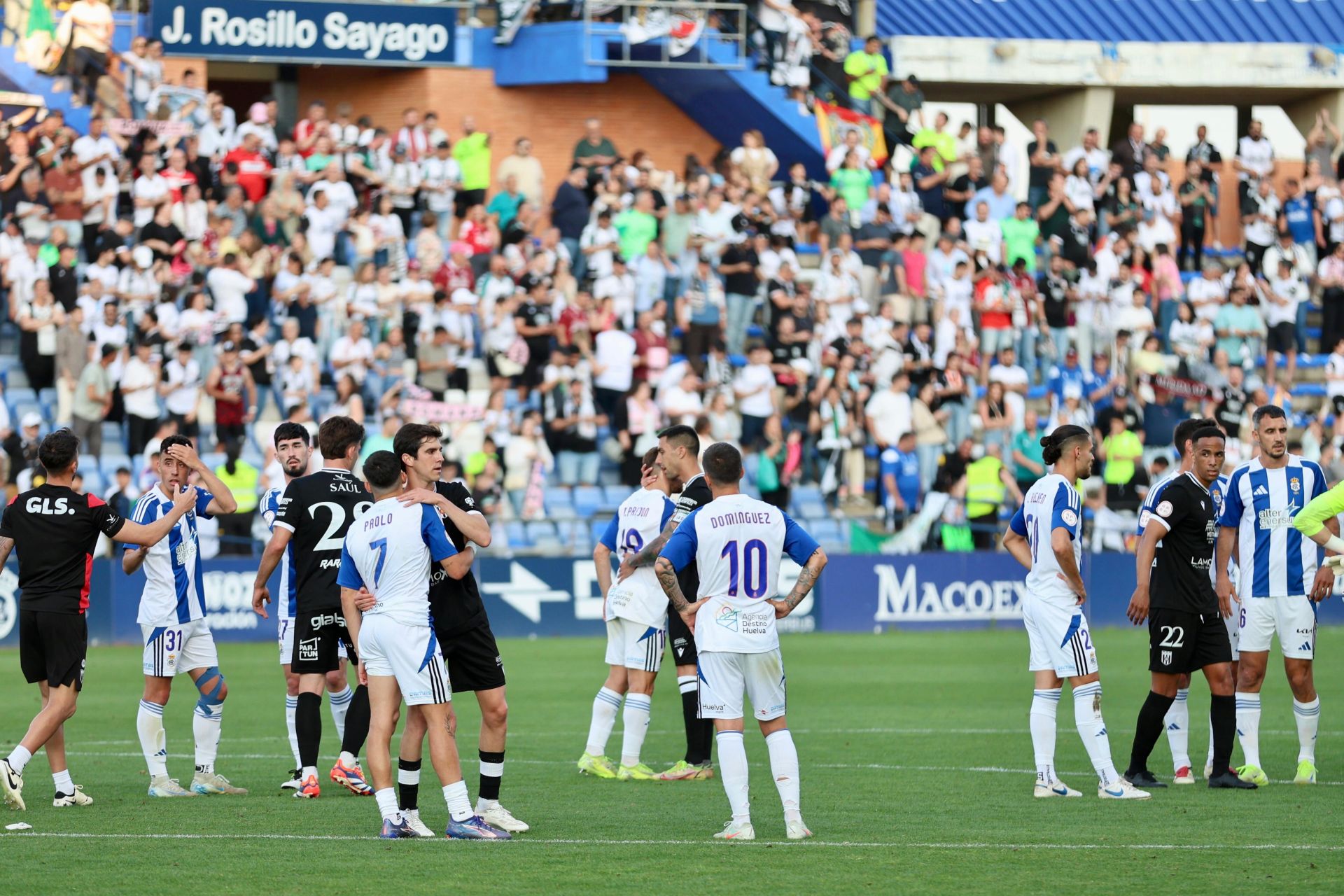 El descenso del Recreativo de Huelva tras perder con el Mérida, en imágenes