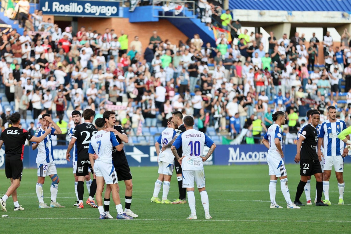 El descenso del Recreativo de Huelva tras perder con el Mérida, en imágenes
