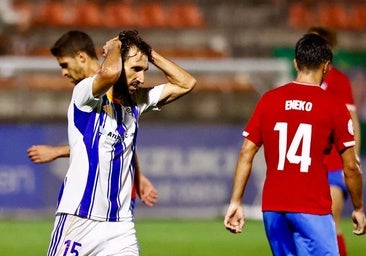 Álex Bernal sufrió un golpe en el choque ante el Linares y es seria duda para poder recibir al Lorca Deportiva