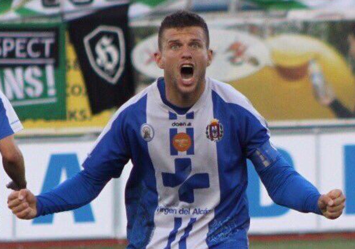 Andrés Carrasco celebrando uno de sus 19 goles de la pasada temporada con el Lorca Deportiva