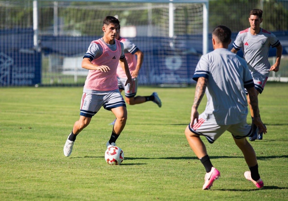 El centrocampista Iván Moreno en un entrenamiento en la Ciudad Deportiva