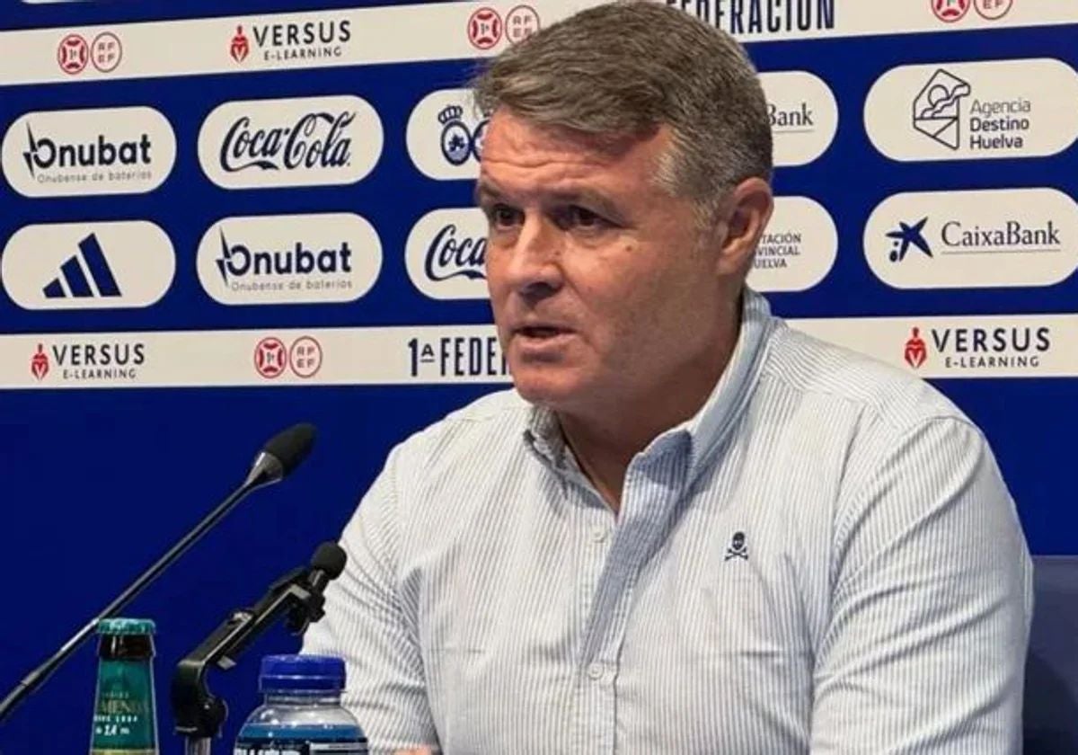Pedro Morilla, entrenador del Decano, en rueda de prensa