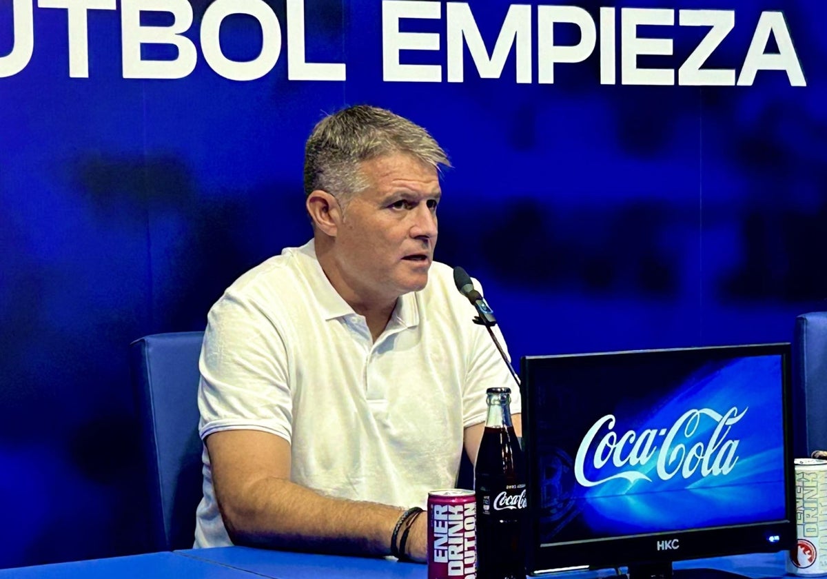 Pedro Morilla, entrenador del Decano, en sala de prensa