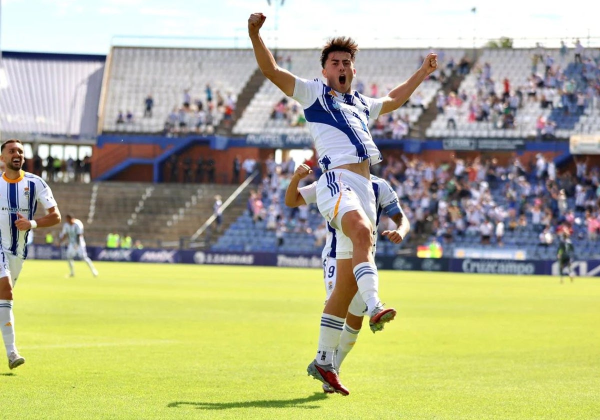 Leo Mascaró celebrando el golazo de falta directa que anotó el pasado domingo ante el Xerez CD