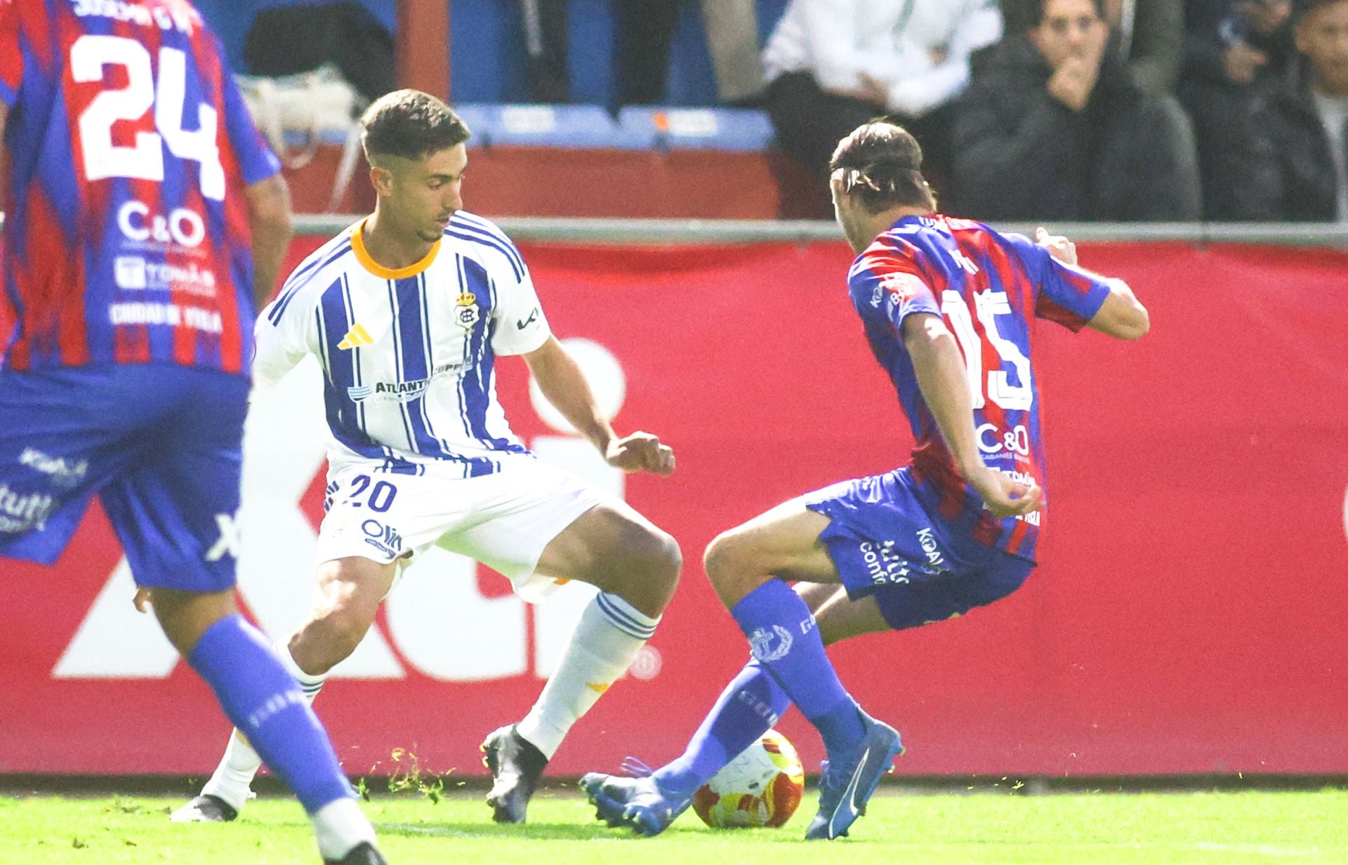 Las imágenes de la derrota del Recreativo ante el Yeclano en La Constitución