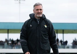 Arzu en su etapa como técnico del filial del Betis