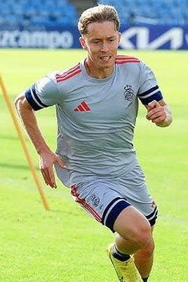 Alberto Vela en un entrenamiento de la plantilla albiazul en el Nuevo Colombino