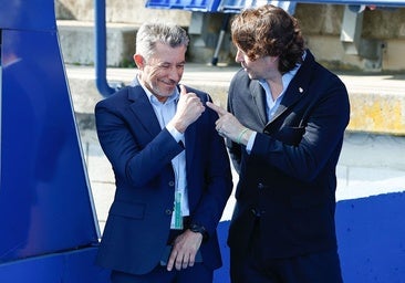Adrián Fernández, presidente del Recreativo de Huelva, junto al jefe de prensa del club.