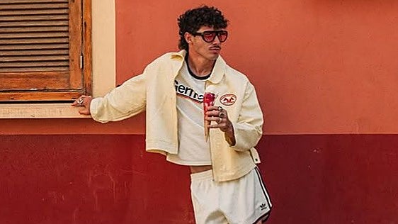 Nacho Ruiz, jugador del Recre y modelo en su tiempo libre, triunfa en las redes con una imagen poco común entre los futbolistas