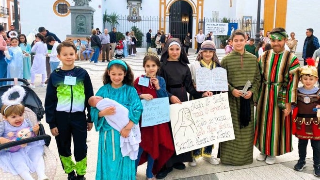 Los niños celebrando el día de todos los santos en Chucena