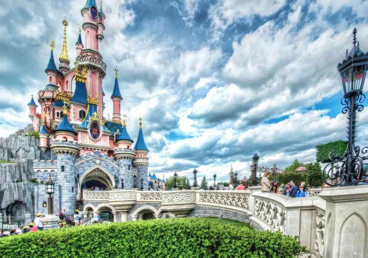 El castillo de Blancanieves en el parque temático parisino