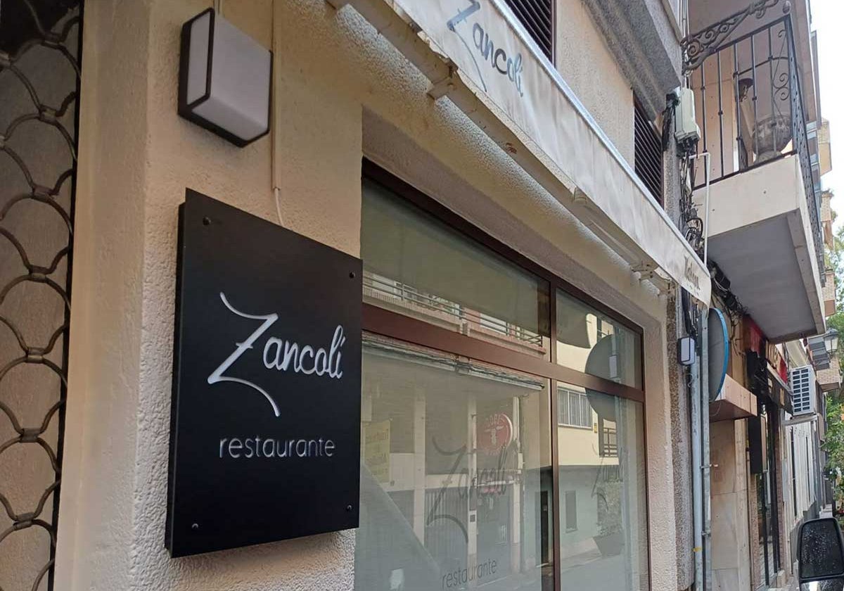 La fachada del restaurante Zancolí en el centro de Huelva