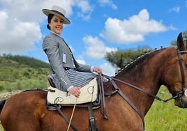 Carolina Marín montada a caballo para asistir a la Ermita de Piedras Albas el pasado fin de semana