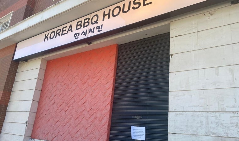 El pasado y el futuro conviven en el local, que pasa de ser un Pomodoro al Korea BBQ y busca personal para trabajar