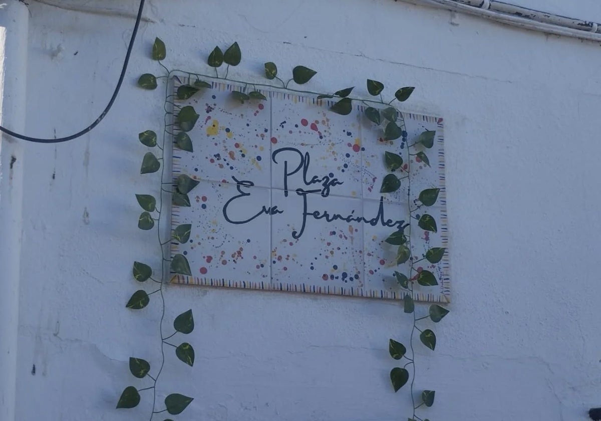 La plaza de entrada al IES Pintor Pedro Gómez se llama desde ahora Eva Fernández