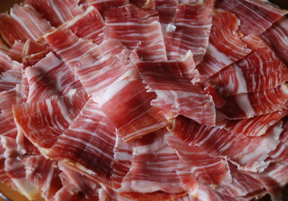 Imagen de archivo de un plato con jamón ibérico de bellota