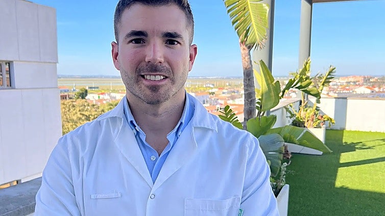 Jorge Arfuch, traumatólogo en Huelva: «El sedentarismo es mucho más lesivo que el deporte bien hecho»