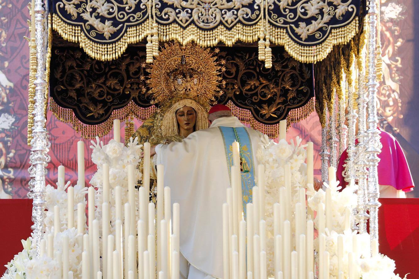 La coronación de la Virgen de la Amargura de Huelva, en imágenes