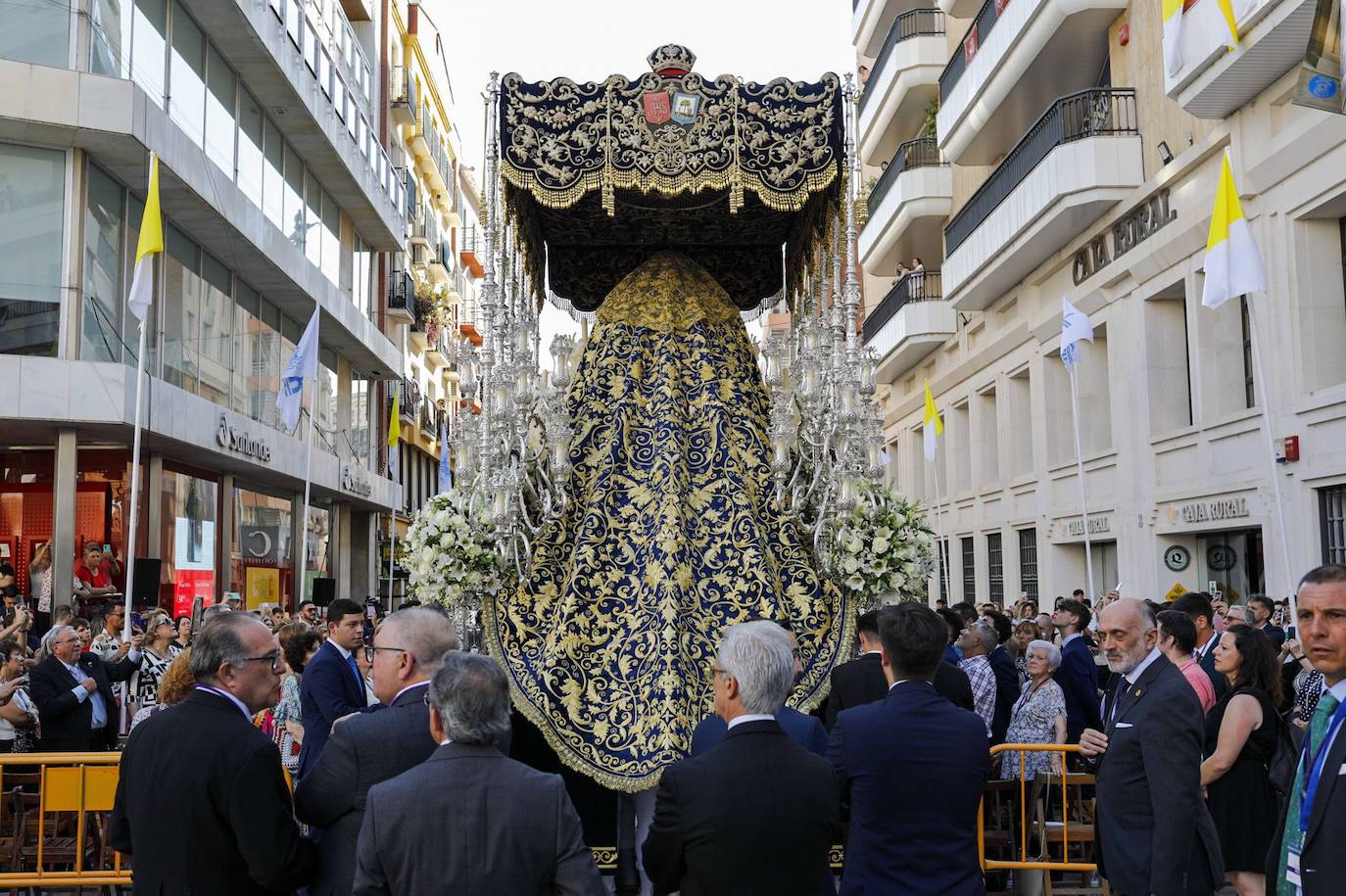 La coronación de la Virgen de la Amargura de Huelva, en imágenes