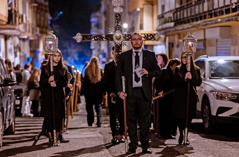 La Hermandad de los Estudiantes regresó a sus orígenes con un histórico Vía Crucis