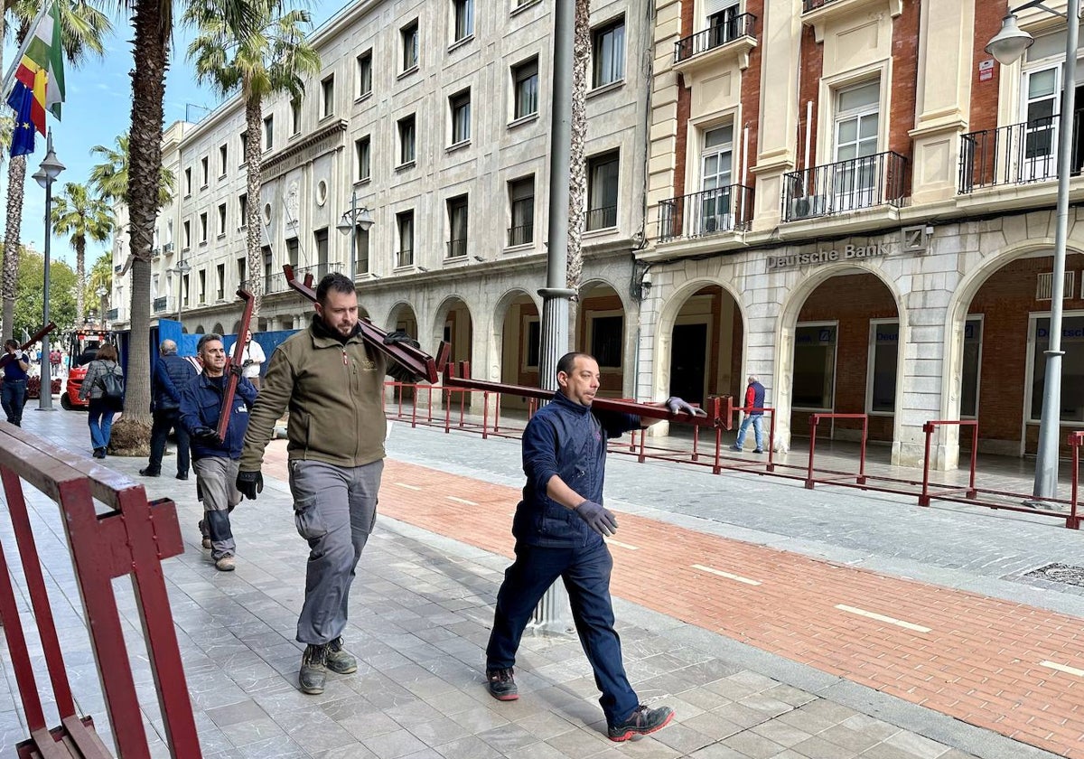 La instalación de los palcos ya ha comenzado en Gran Vía