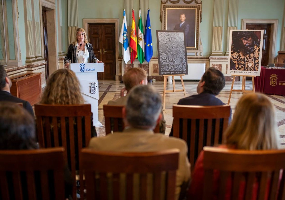 Pilar Miranda este martes en la presentación de la Guía de la Semana Santa de Huelva 2024