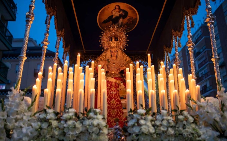 Imagen principal - Huelva vive con intensidad el Viernes de Dolores, pórtico de su Semana Santa