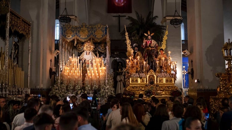 Los titulares de la Hermandad de la Borriquita, en San Pedro con multitud de fieles