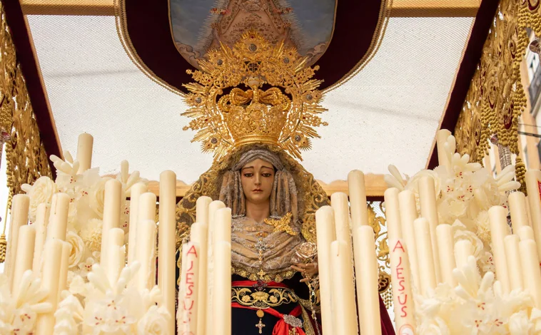 Imagen principal - Nuestra Señora de los Dolores, el Santísimo Cristo del Perdón y sus nazarenos