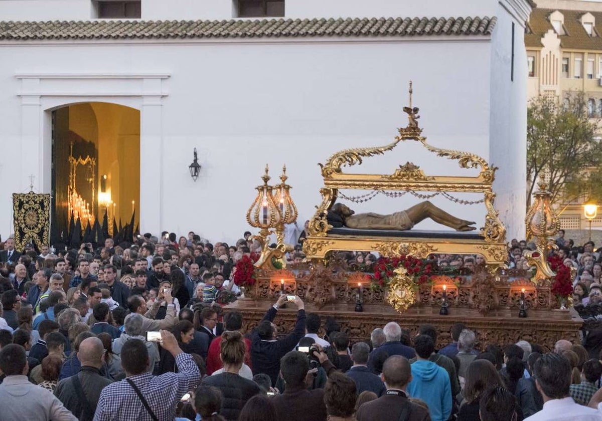 La hermandad oficial de la Semana Santa de Huelva sale desde la ermita de la Soledad